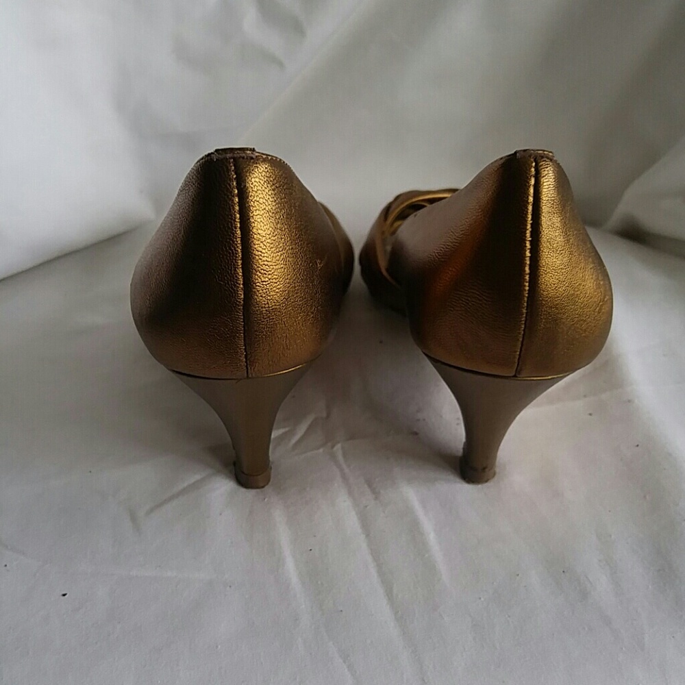 Shoes - Picture 4 of 7
